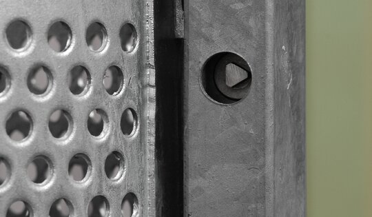 AB.02.22--Detail-Dreieck-Verschluss.jpg