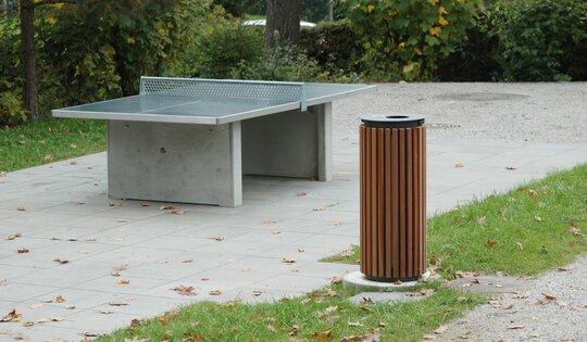 AB.020.31a-Abfall-Urba-rund-mit-Holz.JPG