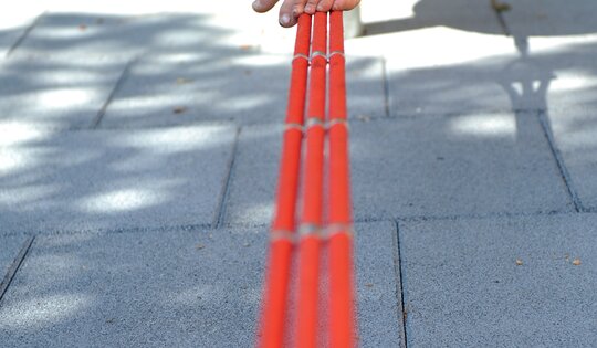 BA.051.2-bimbo-Slackline-Detail-Seil-mit-Kind.jpg