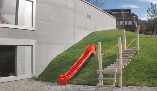 BA.056.04.r-bimbo-Wackelsteg-nature-mit-Rutsche.jpg