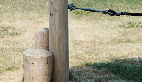 BA.052.1.r-bimbo-Balancierschule-1-nature-Detailbild-Treppe.JPG