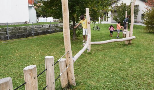 BA.052.4.r-Balancierschule-4-nature-mit-Kindern.JPG