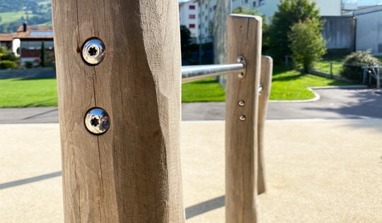BA.010.2.r-Stufenreck-2-teilig-Holz-Metall-nature-Detail.JPG