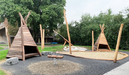 O10691-Tipis-mit-Sandspielbereich---Kopie.jpg