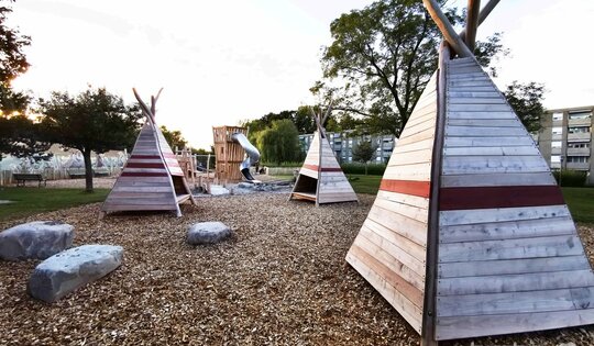 BN.031.02.L-Tipis-farbig-lasiert-Tipidorf-Spielplatz-O6120.jpg