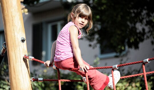 BN.072-Mädchen-auf-Harfe-bimbo-seilgarten.jpg