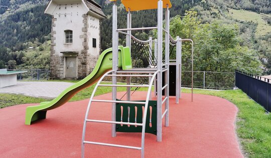 BS.100.m-Kletterlandschaft-1-steel-O391-Kletterbogen.jpg