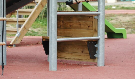 O10638--Detail-BS-Stahl-Holz-Bänkli.JPG