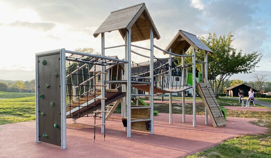 BS.130-hm-O10638-Spiellandschaft-BS-Holz_Metall.JPG