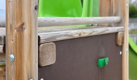 BS.060-O8029-Detail-bimbo-S-Holzturm-Kletterwand.jpg