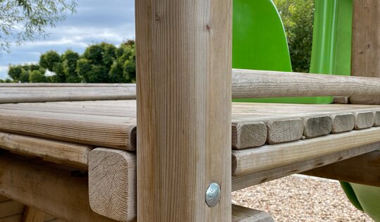 BS.070-Detail-Boden-Massivholz-_hoch.JPG