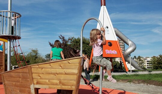 XL.038.2-Piratenschiff-classic-mit-Kindern.JPG