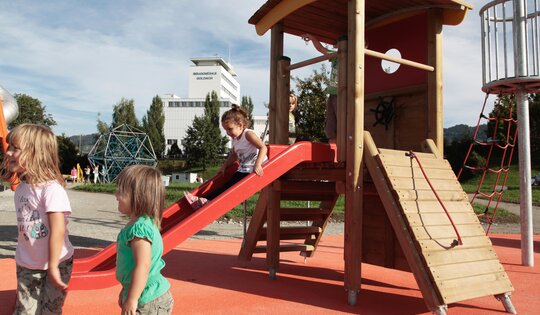 XL.038.2-Piratenschiff-classic-mit-Kindern-2.JPG