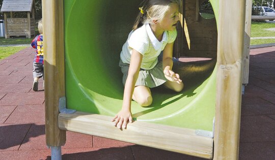 BM.080.2.L-Speilanlage-Schachen-Kriechröhre-mit-Mädchen.jpg