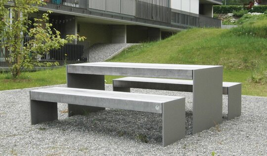 BT.150.H-und-BT.150.T-Hockerbank-und-Tisch-Versi-O5823.JPG