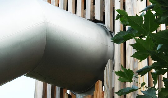 BX.000-Detail-Anschluss-Inox-Röhrenrutsche-bimbox-O10008-.JPG