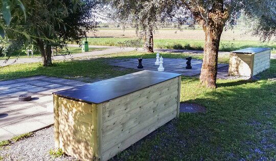 SP.04.06-Materialbox-Holz-gross-mit-Schach-im-HG.jpg