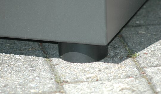 SP.04.05-und-.06-Materialbox-Metall-Detail-Fuss.JPG