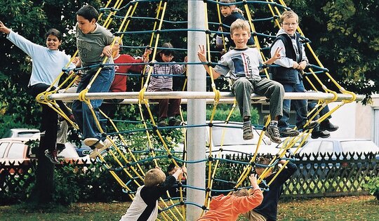 DR.070-Riesenkletterwirbel-mit-Kinder.jpg