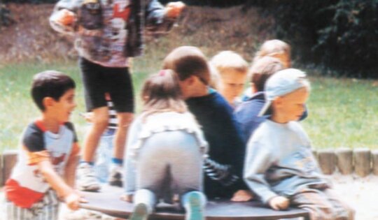 DR.036.078-Artistenkarussell-mit-Kinder--un.jpg