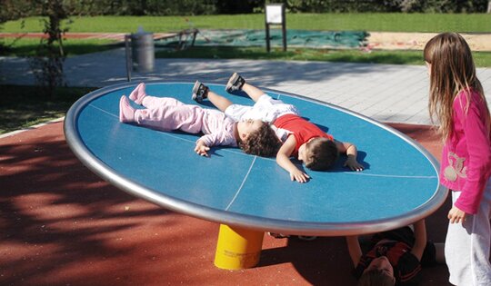 C202.1.2-Littau-Schale-Kleinkinder-liegen.JPG