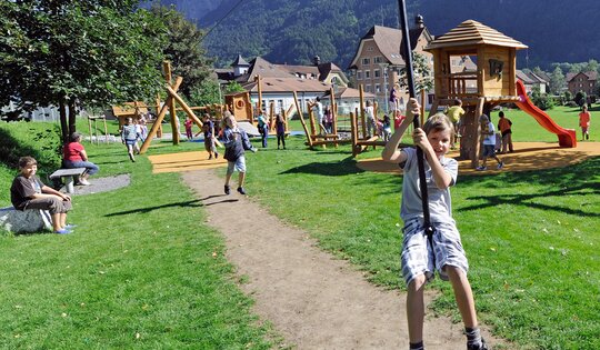 FA.022.2.R-Jungs-Seilbahn-spass.jpg
