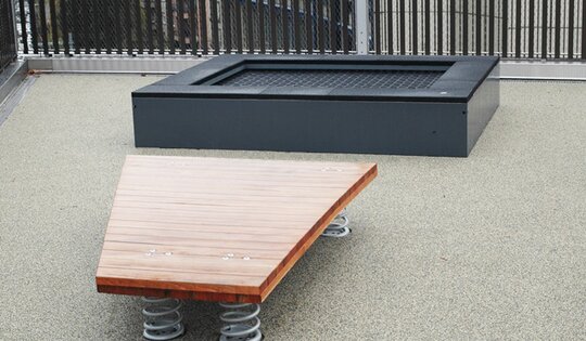 FA.091.4-Trampolin-XL-frei-aufstellbar-Gummi-fugenlos.jpg