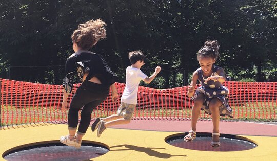 FA.093.6-Trampolin-rund-Kinder-3-_-hoch.JPG