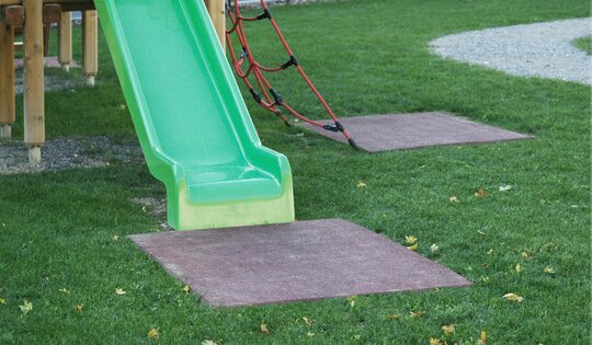 FS.021.1-Gummi-Fallschutzplatten-XXL_bearb.jpg