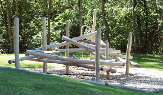 KL.100.2--O614-Kletterwolke-2-bimbo-Spielplatz-balancieren.JPG