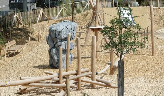 KL.008-O9018-Ansicht-Spielplatz-Fels-nature-.JPG