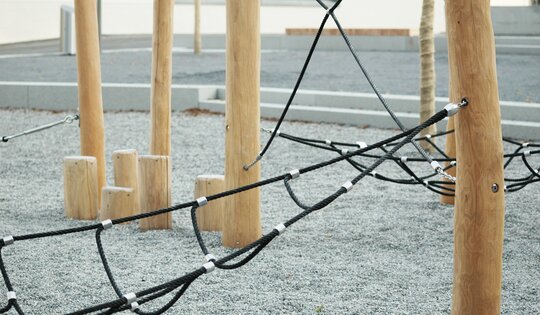 KL.210-O7047-Detail-Seile-Balanciertritte.JPG