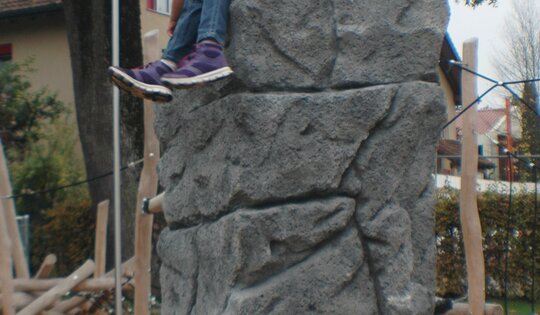 KL.006--O1522-Fels-Beton-Spielplatz.JPG