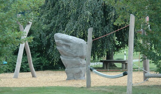 KL.006-Kletterfels-natürlicher-Spielplatz-O3593-.JPG