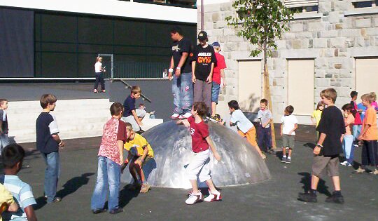KL.220-Berg-300-Kinder-Pausenplatz.JPG