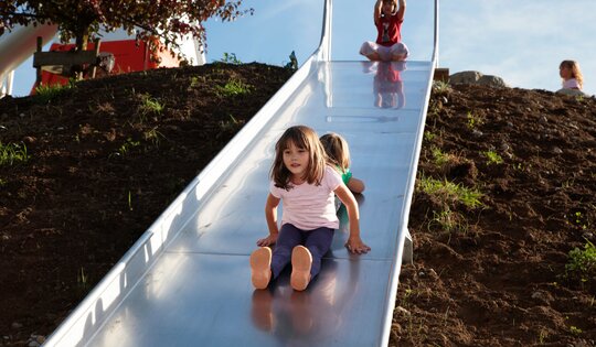 RU.093.-bimbo-Hangrutsche-breit-lang-mit-Kindern.JPG