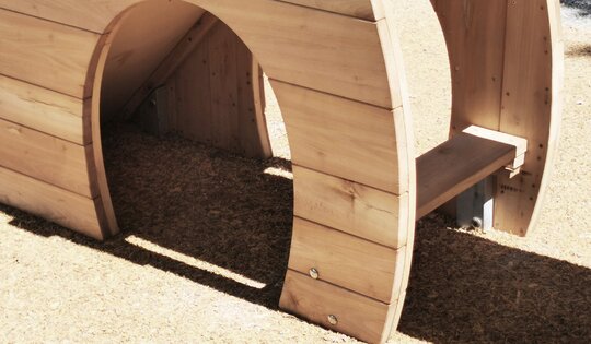 RU.040.022.R-Bimbo-Rutsche-in-GFK-Holz-und-Edelstahl-Detailaufnahme-2.jpg