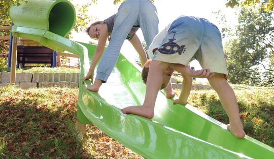 1.10.xx-bombo-Endloskurvenrutsche-mit-Kindern-4.jpg