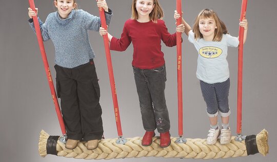 SC.Z20.2-Partnerschaukel-Dreisitzer-240-cm-mit-Kindern.jpg