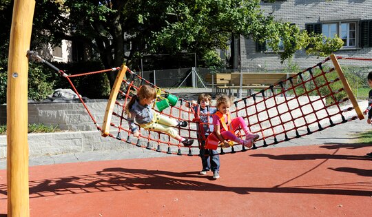SC.110.r-Standart-Hängematte-nature-mit-Kindern-2.jpg