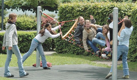 SC.110-Standard-Hängematte-steel-mit-Kindern.jpg