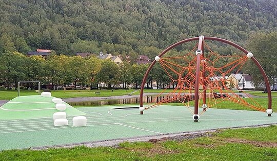 B90.1000-Quadrifol-rot-bimbo-Seilspielgerät-rund.jpg