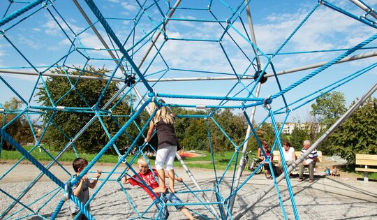 XL-Spaceball-Kinder-viel-Raumnetz.JPG