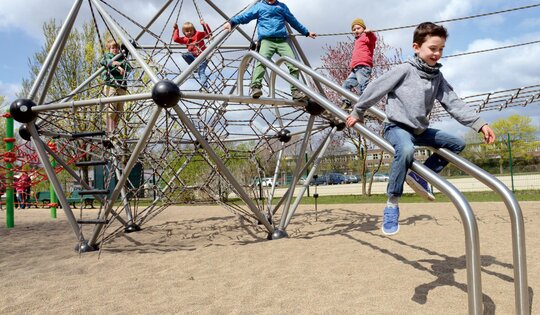XL.90.100.041-Spaceball-M-Rutschstange-Brücke.jpg