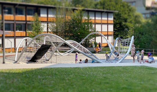 B95.190.409-Shout.06-Seilspielgerät-mit-Kinder-am-spielen-_un-O9574.JPG