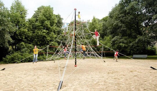 Pentagode-L-Kinder-klettern.jpg