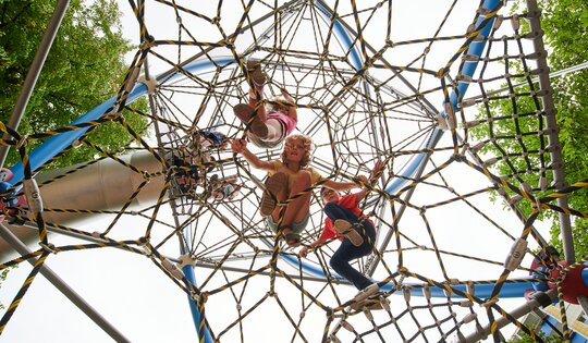 DNA_Tower_XL.03_Pablo_Nerstr-(2).jpg