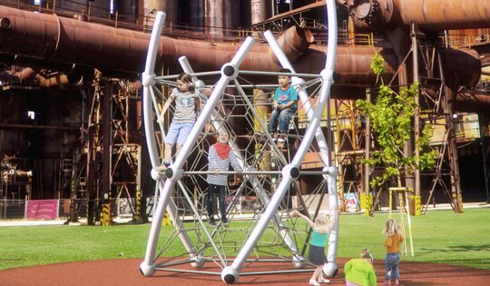 DNA_Tower_L.02--silberfarbig.jpg