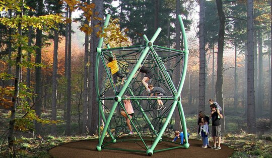 DNA-TowerXL.02-im-Wald.jpg