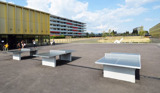 O6619-Tischtennis-Tische-antrazith-modern-schule-schulhaus-schweiz.JPG